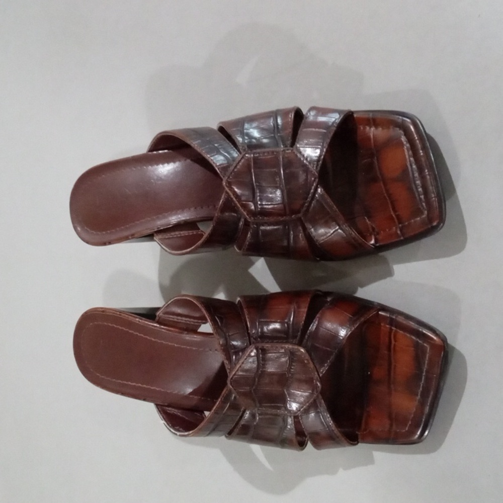 Franco Sarto 2.25 in leather heels size 8.5M